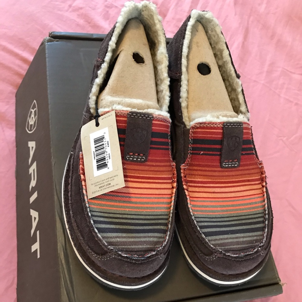 BNWT Ariat Cruiser Sherpa Lined Sz 9